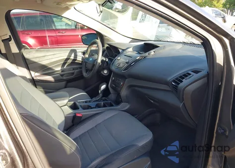 2017 Ford Escape S z USA, uszkodzony, nr VIN 1FMCU0F79HUB52297